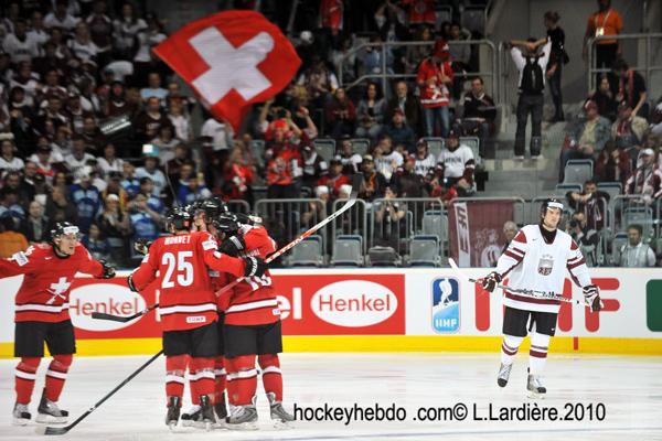 Hockey Mondial 10 : La Suisse se fait peur — Reportage