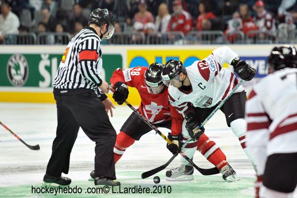 Hockey Mondial 10 : La Suisse se fait peur — Reportage