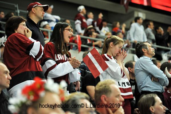 Hockey Mondial 10 : La Suisse se fait peur — Reportage