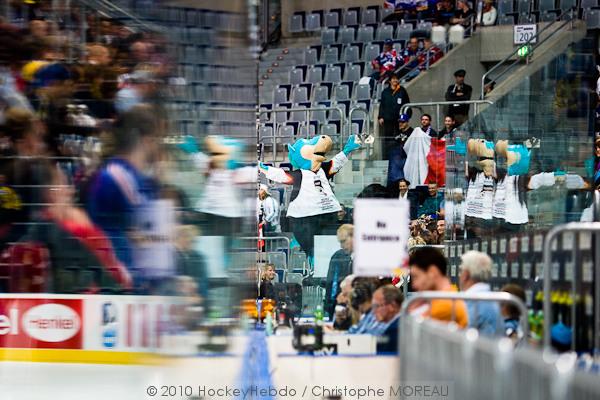 Hockey mondial 10: Les Bleus impressionnent — Reportage