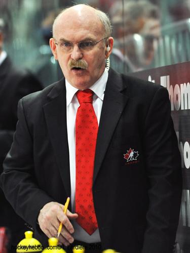 Hockey mondial 10: Le Canada écrasé — Reportage