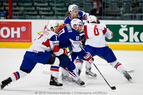 Hockey mondial 10: La France battue — Reportage