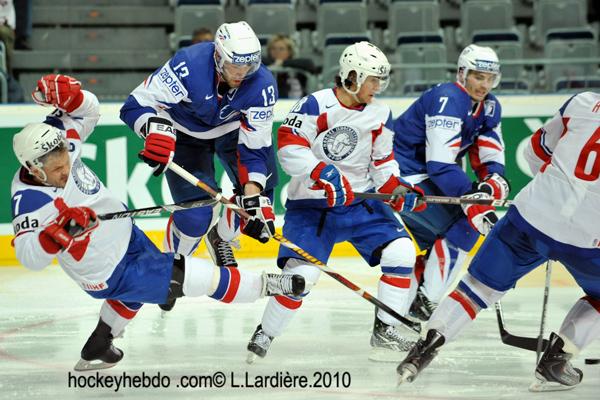 Hockey mondial 10: La France battue — Reportage