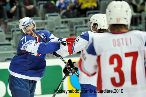 Hockey mondial 10: La France battue — Reportage