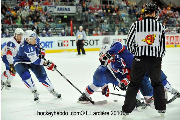 Hockey mondial 10: La France battue — Reportage