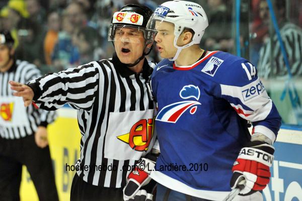 Hockey mondial 10: La France battue — Reportage