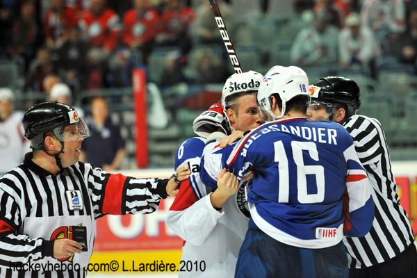 Hockey mondial 10: La France battue — Reportage