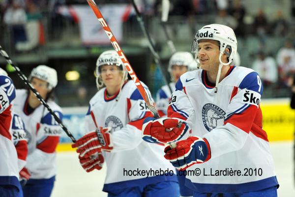 Hockey mondial 10: La France battue — Reportage