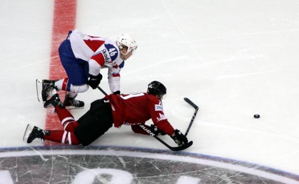  Hockey Mondial 10: Le Canada déroule — Reportage