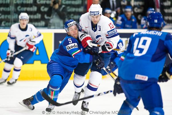 Hockey Mondial 10: La France bat l'Italie — Reportage