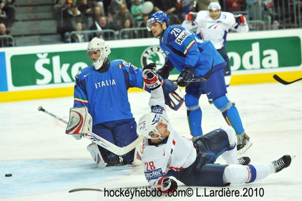 Hockey Mondial 10: La France bat l'Italie — Reportage