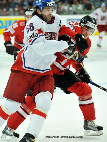 Hockey mondial 10: La Suisse invaincue — Reportage