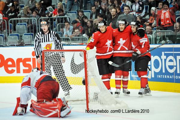 Hockey mondial 10: La Suisse invaincue — Reportage