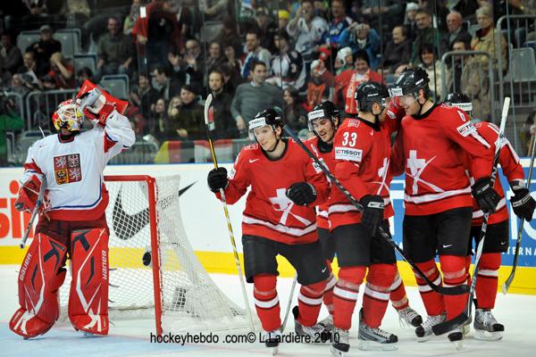 Hockey mondial 10: La Suisse invaincue — Reportage