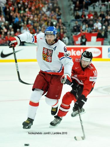 Hockey mondial 10: La Suisse invaincue — Reportage