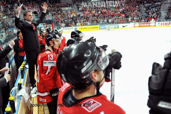 Hockey mondial 10: La Suisse invaincue — Reportage