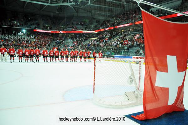 Hockey mondial 10: La Suisse invaincue — Reportage