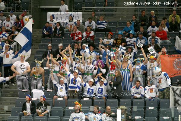 Hockey Mondial 10 : La Finlande d'attaque — Reportage