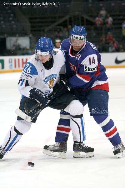 Hockey Mondial 10 : La Finlande d'attaque — Reportage