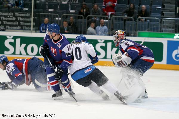 Hockey Mondial 10 : La Finlande d'attaque — Reportage