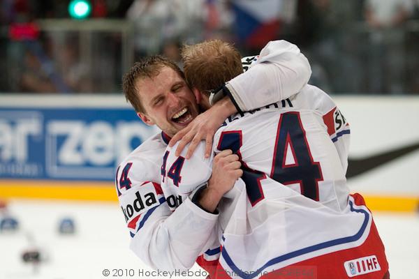 Hockey Mondial 10 : Les Tchèques champions !!! — Reportage