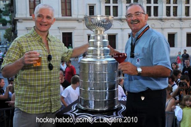 Photo hockey reportage NHL:  Cristo, la Coupe, les copains