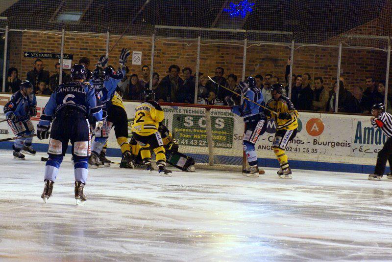 Angers  5 - 1 Rouen
