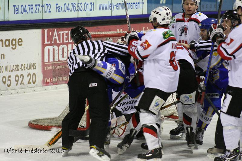 Villard-de-Lans 2 - 10 Briançon 