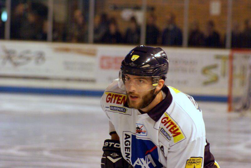 Angers  1 - 0 Chamonix 