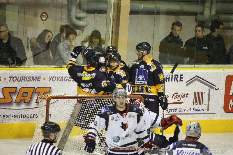 Chamonix  3 - 4 Grenoble 