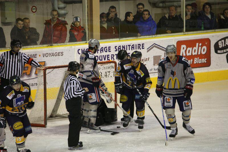 Chamonix  2 - 3 Grenoble 