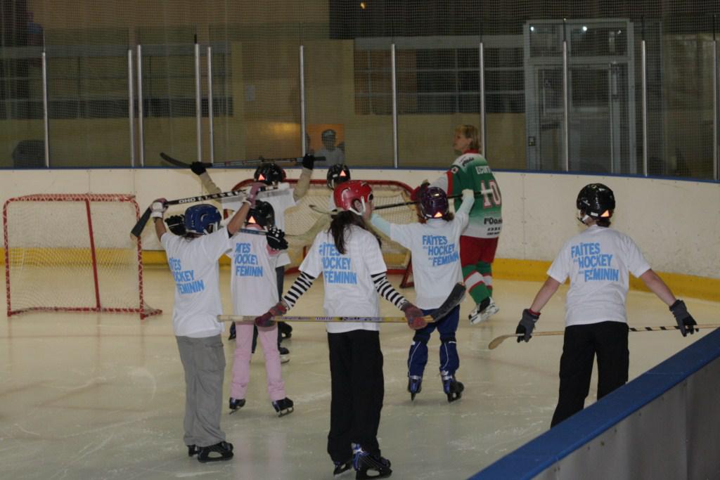 Cergy : Faites du hockey au féminin — Reportage