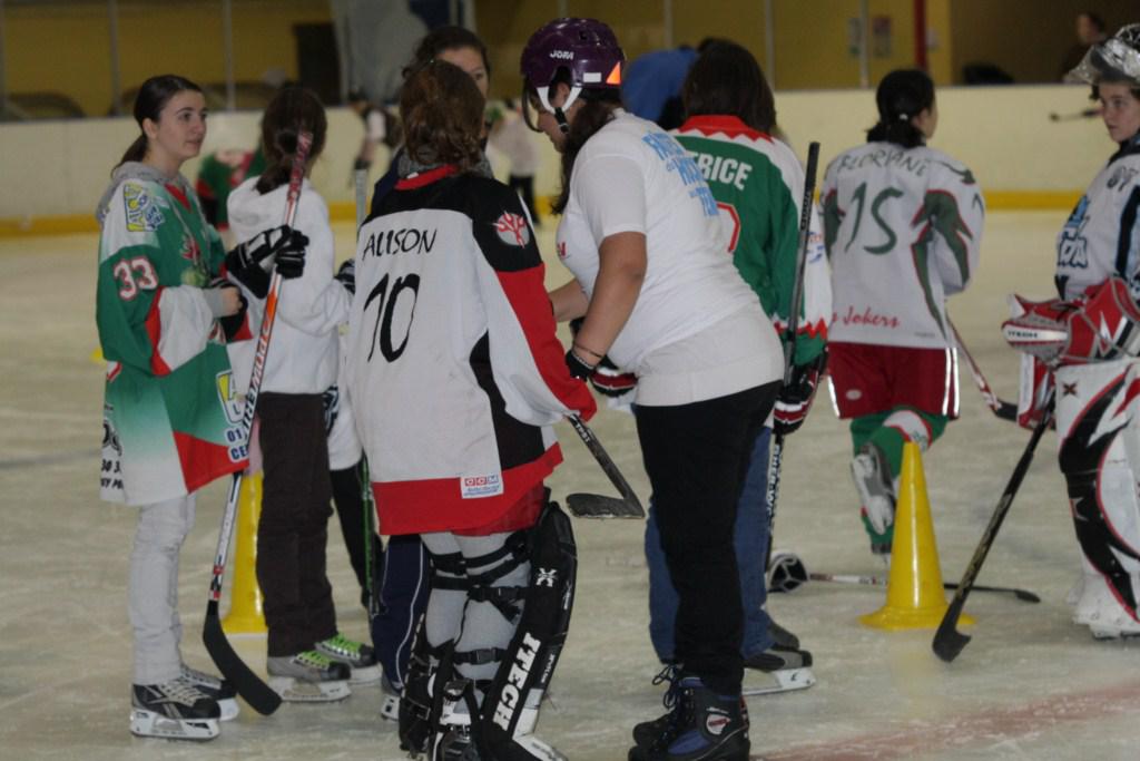 Cergy : Faites du hockey au féminin — Reportage