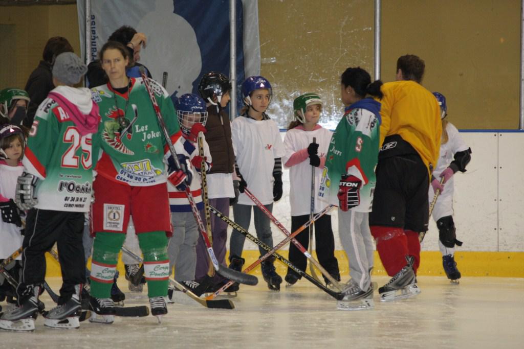 Cergy : Faites du hockey au féminin — Reportage