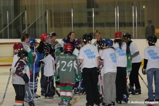 Photo hockey reportage Cergy : Faites du hockey au féminin