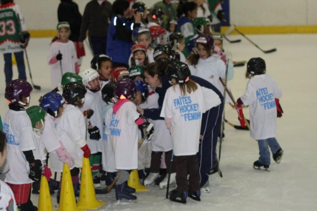 Photo hockey reportage Cergy : Faites du hockey au féminin