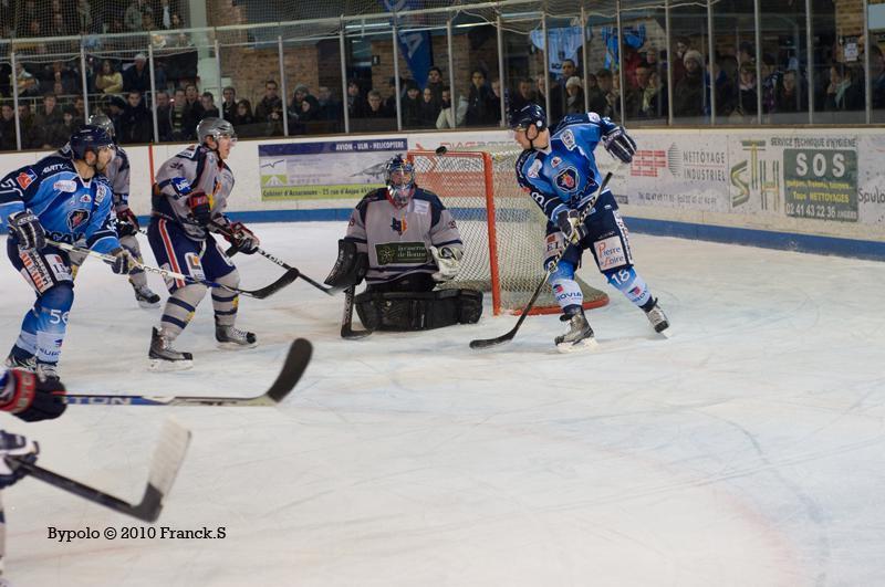Angers  7 - 0 Grenoble 