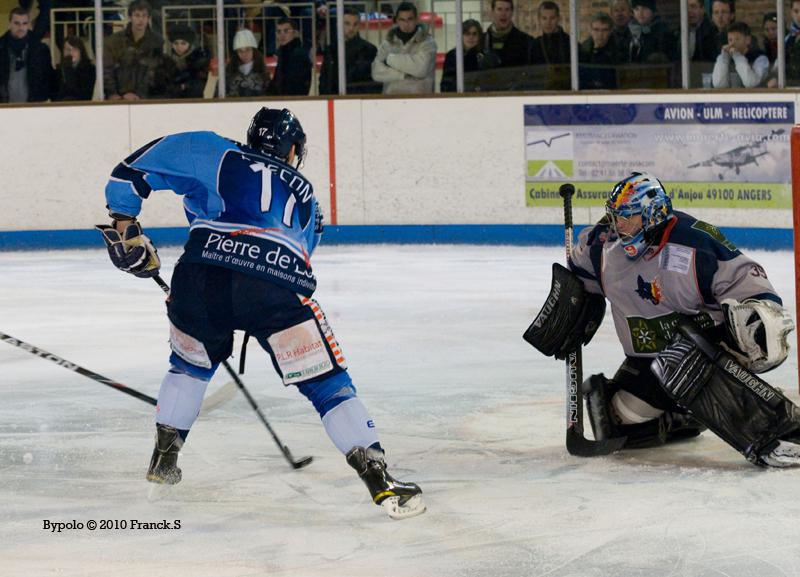 Angers  7 - 0 Grenoble 