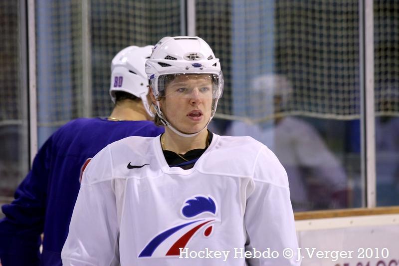 les bleus s'échauffent! — Reportage