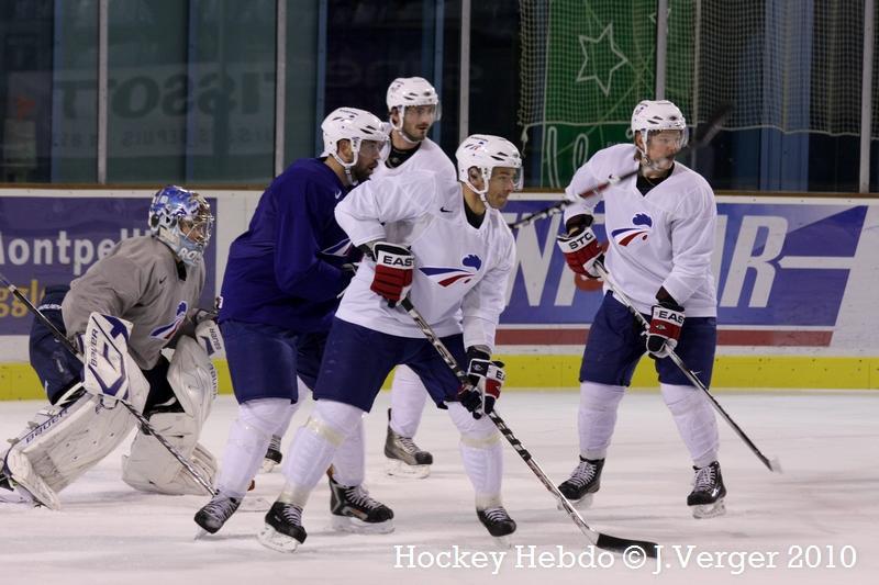 les bleus s'échauffent! — Reportage