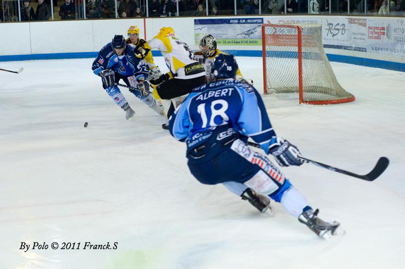 Angers  4 - 1 Strasbourg 