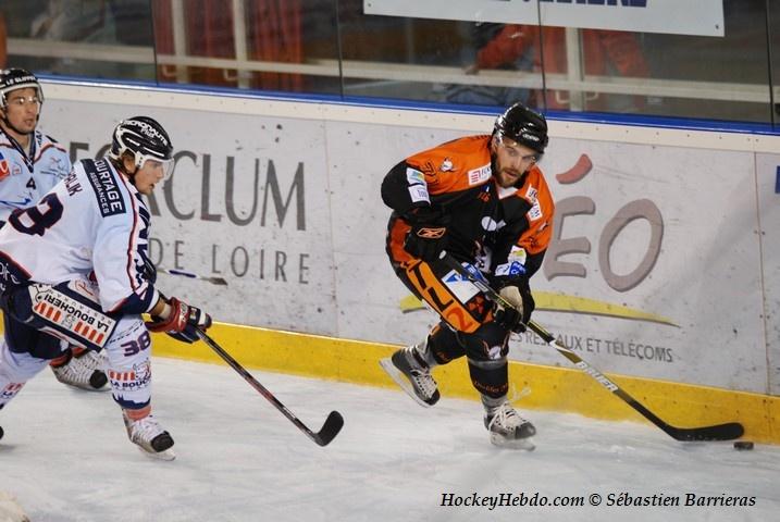 Tours  3 - 4 Angers 