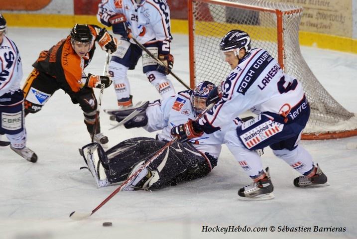 Tours  3 - 4 Angers 