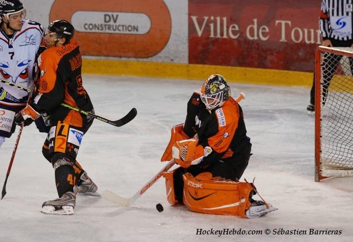 Tours  3 - 4 Angers 