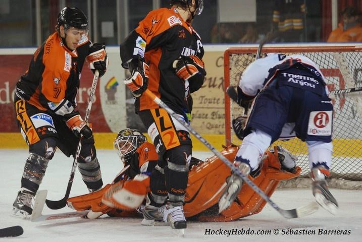 Tours  3 - 4 Angers 
