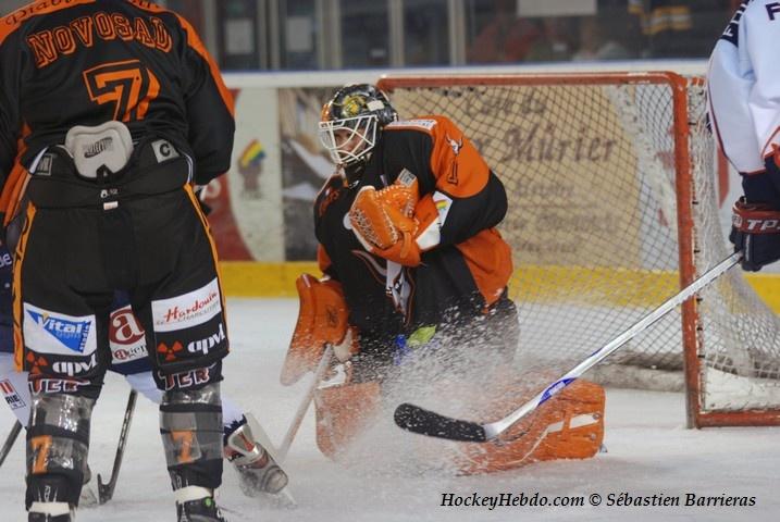 Tours  3 - 4 Angers 
