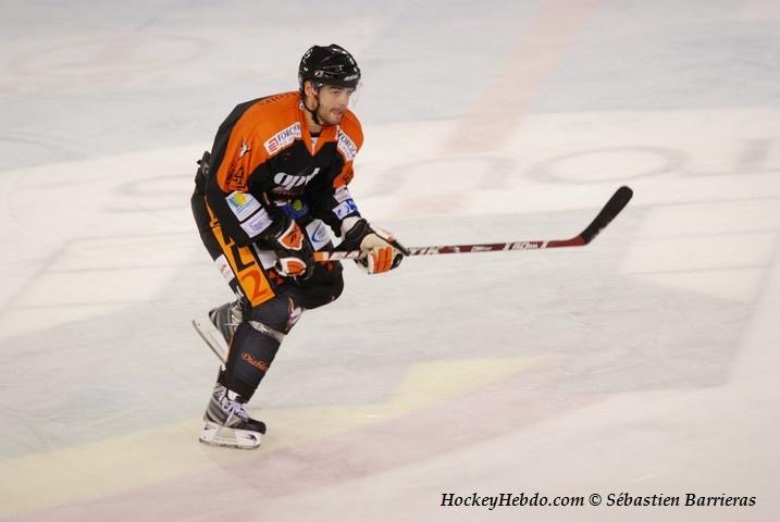 Tours  3 - 4 Angers 