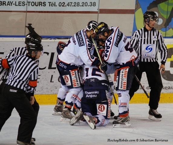 Tours  3 - 4 Angers 