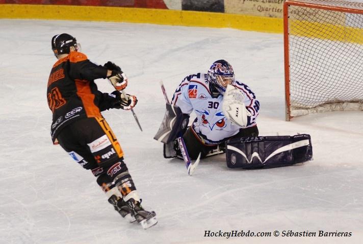 Tours  3 - 4 Angers 