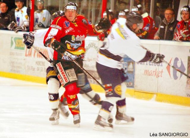 Photo hockey match Morzine-Avoriaz - Chamonix  le 01/03/2011